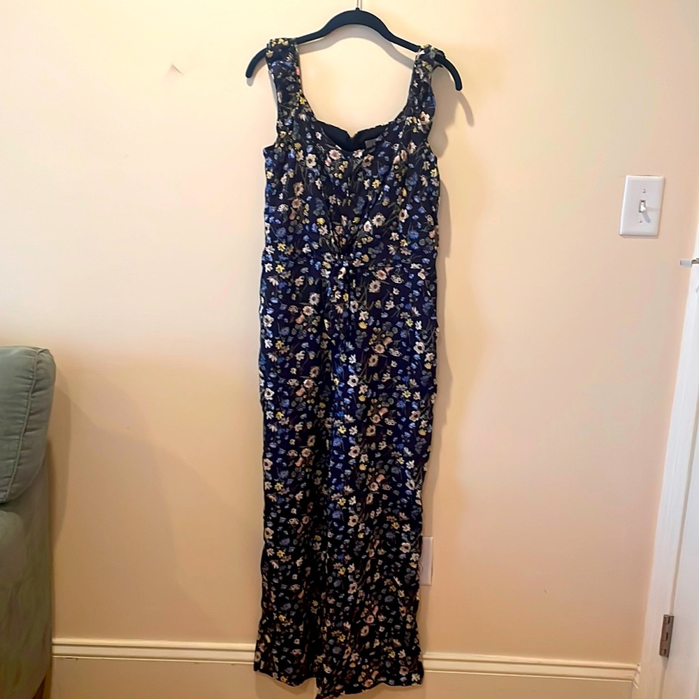Floral print jumpsuit! Size 4 from the Loft!